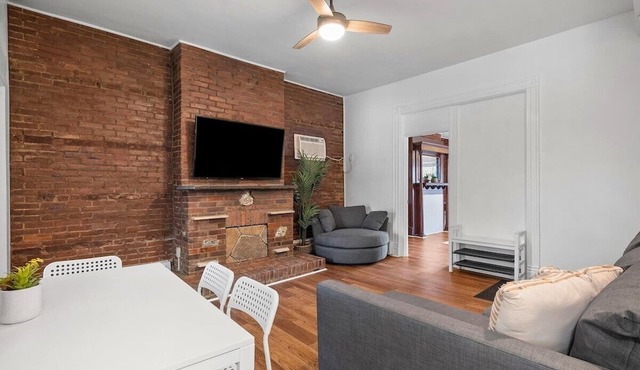 Shadyside, Pittsburgh, Modern and Accessible 2 Bedroom with Free Parking