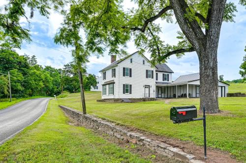 Farmhouse w/Creek & Fireplace Near Gettysburg!