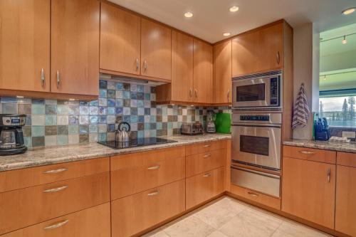 Kapalua Ridge Villas Ocean View 5 BR Sleeps 14 Complimentary Car with 6 Nights KRV ML-3948 by KBM
