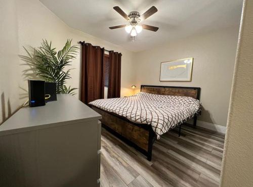 Luxury furnished one bedroom condo La Jolla, Spa, Pool, Gym near beach